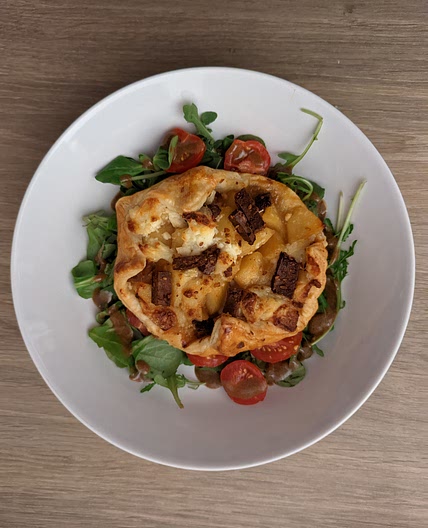 Feuilleté au fromage de chèvre et pommes