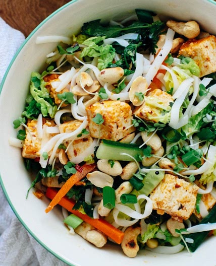 Fresh Asian Salad with Peanut Tofu/Tempeh & Rice Noodles