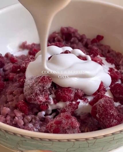 Coconut & Berries Oats