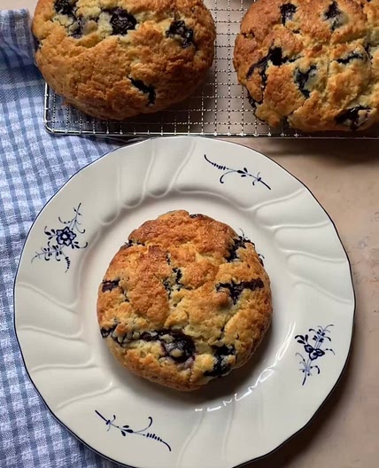 Blueberry scones 🫐