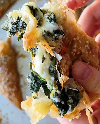 SPANAKOPITA TRIANGLES - flaky, crunchy and so so cheesy