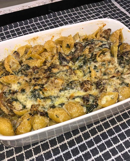 Conchiglie with mushrooms and spinach