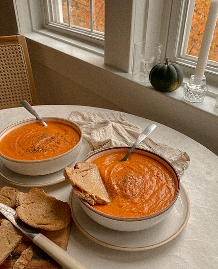 Creamy Vegan Tomato and Cauliflower Bisque