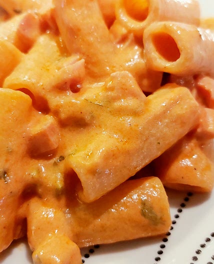 Pasta - Tomato sauce, heavy cream and ham