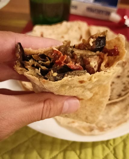 Piadine with hummus, beans, dried tomatoes and aubergines