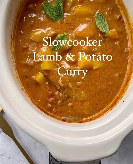Slowcooker Lamb &amp; Potato Curry 🍛🥔 372 cals a serving No peeling or boiling potatoes here it cooks in the sauce, you don’t even have to boil the kettle for the stock! This absolutely stunning curry really packs flavour with the addition of fresh mint 