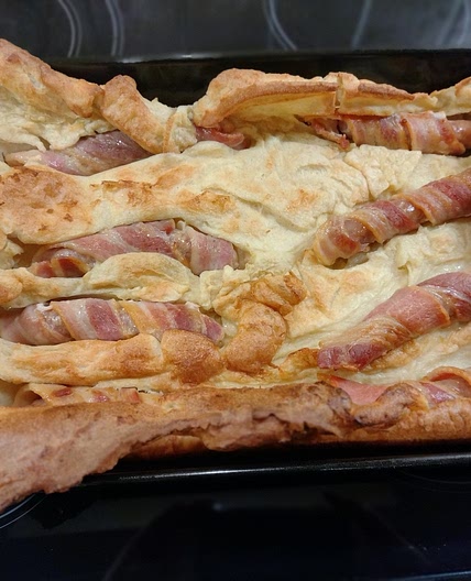 Pigs-in-blankets toad-in-the-hole
