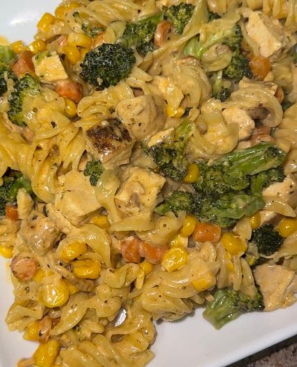 Cheesy chicken pasta 