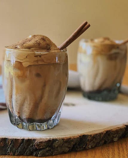 Chocolate oatmilk smoothie with Dalgona 