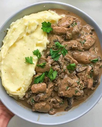 MUSHROOM STROGANOFF 