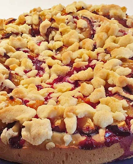 Zwetschgenkuchen mit Nussstreuseln