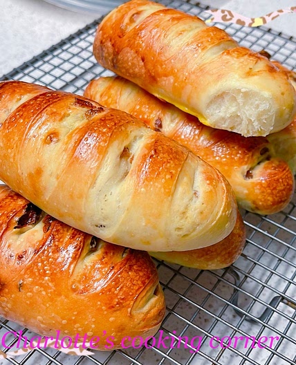 Sultana bread rolls (葡萄乾麵包)
