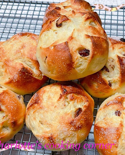 Sultana bread with butter (奶香葡萄乾麵包)