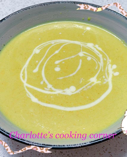 Cauliflower soup with curry powder 