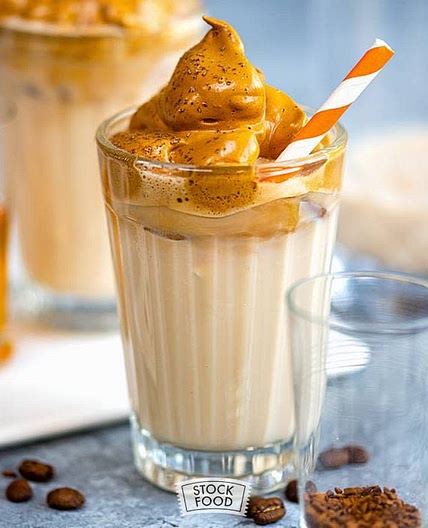 Brown sugar cinnamon oatmilk smoothie + Dalgona