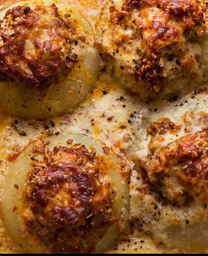 Baked onions, lentils and cheese sauce