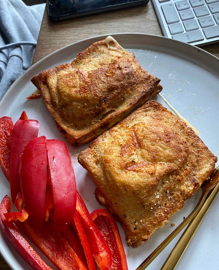 Air fryer pizza pockets