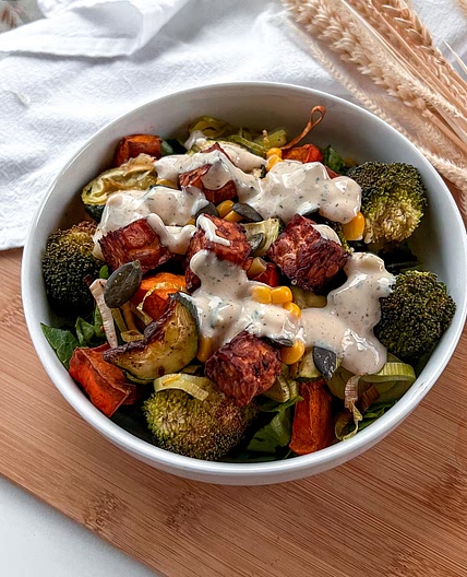 Easy Tempeh Bowl with Tzaziki Dressing