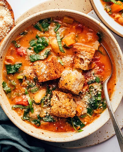 Creamy Tuscan White Bean & Kale Soup (1 Pot!)