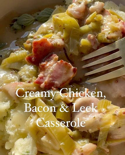 Slowcooker Creamy Chicken, Bacon &amp; Leek Casserole 🥘 517 cals with a 200g serving of mash (£1.57 a serving) Say hello to your new favourite casserole perfect for all of autumn and winter. It’s cheap as chips and takes no effort to make. Chicken, bacon 