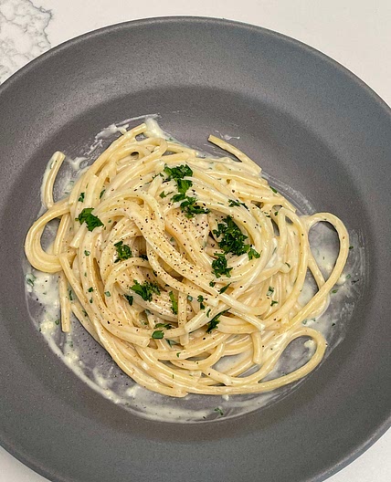15 Minute Parmesan Garlic Cream Sauce