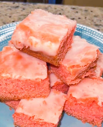 Strawberry brownies 
