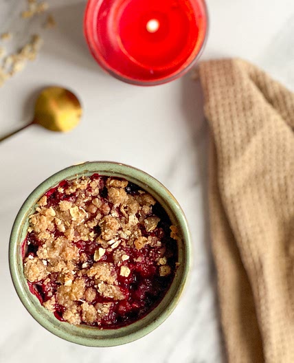 Low calorie single serve berry crumble