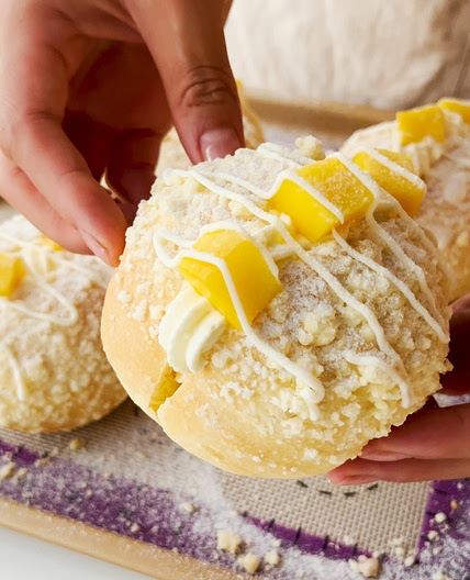 Streusel Cream Bread