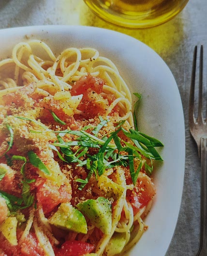 Spaghetti mit roher Tomatensauce