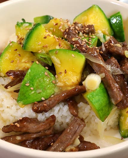 Squash and beef over rice (Hobak-sogogi-deopbap: 호박소고기덮밥)