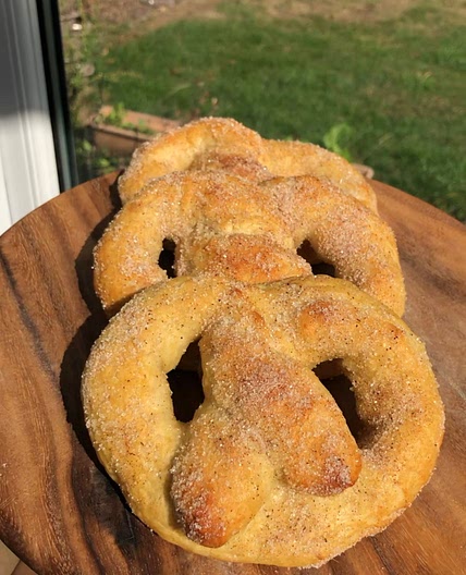 135cal cinnamon sugar pretzels  (RECIPE MAKES 4)