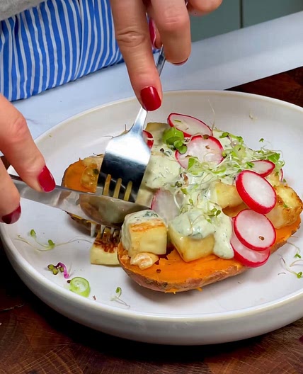 That Girl Lunch: Halloumi Sweet Potato with Basil Yoghurt
