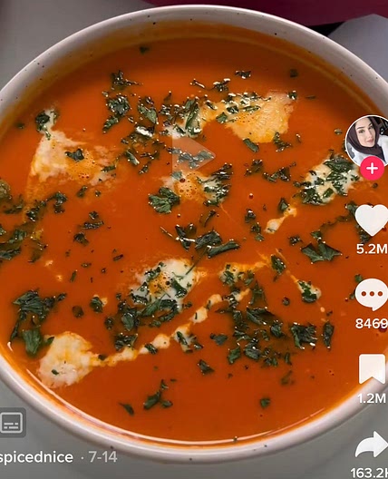 Tomato red pepper bisque