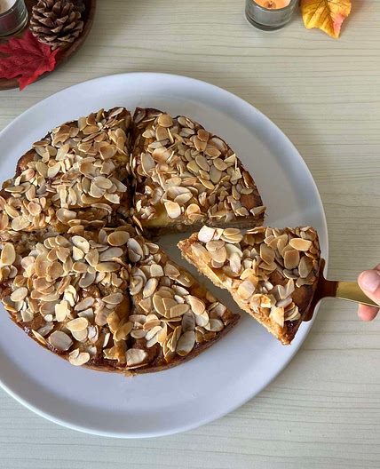 Apple and cinnamon cake