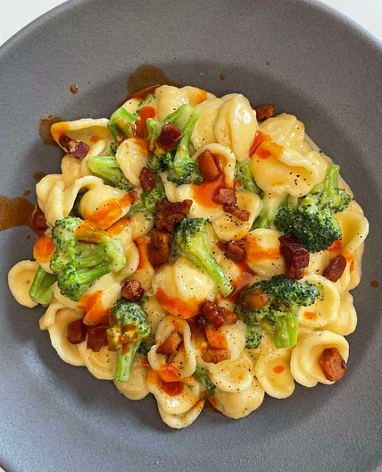 Broccoli Cheddar Pasta Sauce with Bacon