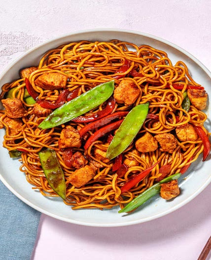 Speedy Chicken Noodles with Mangetout and Pepper