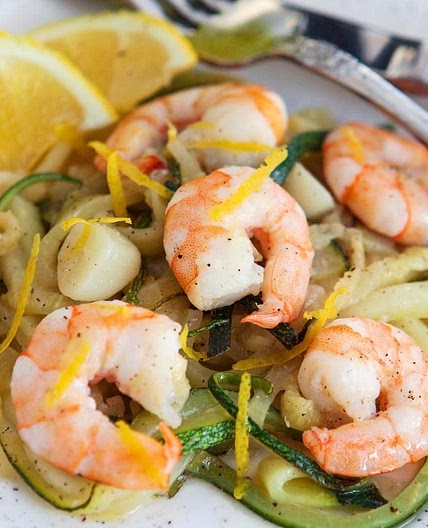 GARLIC SHRIMP WITH ZUCCHINI NOODLES
