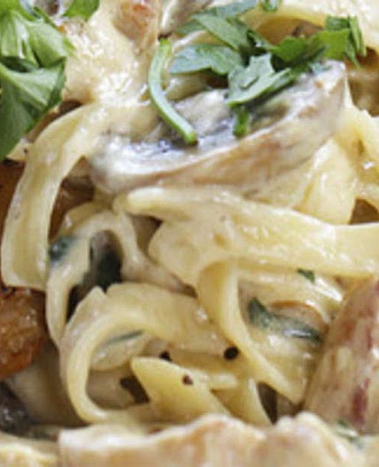Tagliatelle mit Hühnchen und Champignons