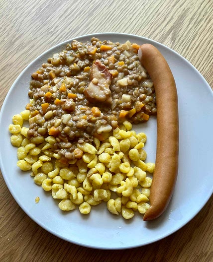 Linsen mit Spätzle und Wienerle
