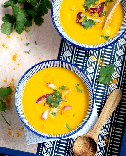 Soupe de carottes au lait de coco, curcuma et coriandre