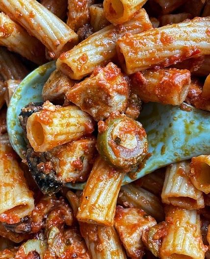 Chicken puttanesca pasta