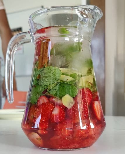 Eau aromatisée fraises gingembre (sans sucre)