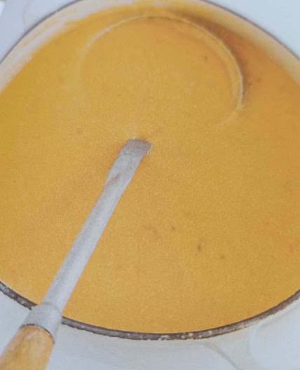 Soupe aux lentilles corail et lait de coco