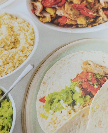 Tortillas de poulet rôti et légumes