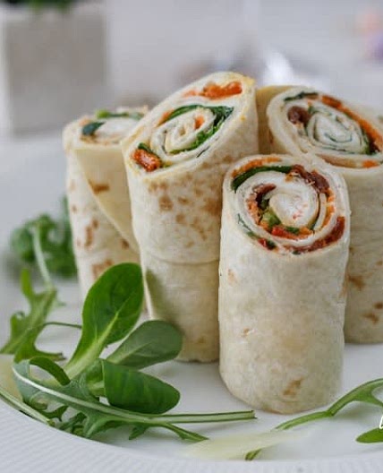 Wraps à l'aubergine, concombre et mozzarella