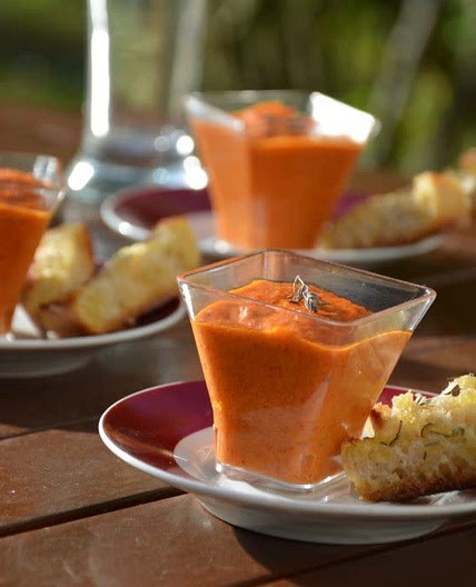 Crème DE POIVRONS GRILLÉS & TOMATES SÉCHÉES À LA RICOTTA