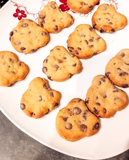 Chocolate Chip Short-Bear Cookies