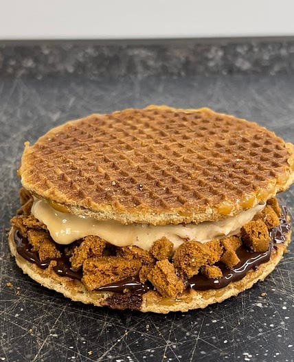 Stroopwafel lotus biscoff sandwich