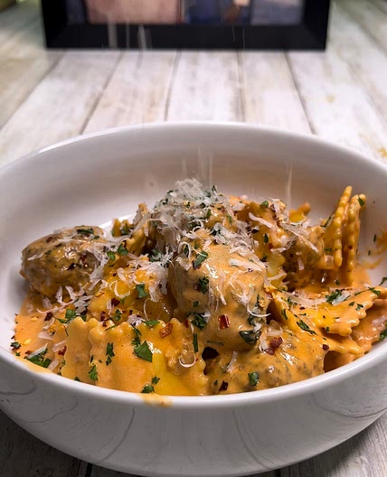 Four cheese Ravioli with Meatballs in creamy vodka sauce