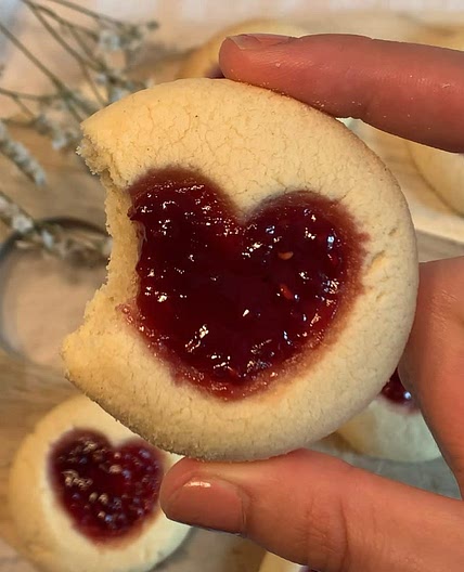 Cutest thumbprint heart cookies🫶🏻